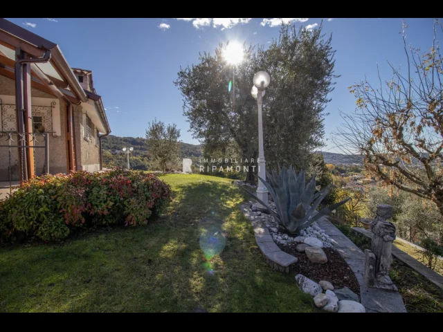 Appartamenti in Vendita - Villa singola in vendita a ello
