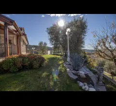 Appartamenti in Vendita - Villa singola in vendita a ello