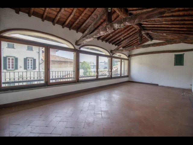 Appartamenti in Vendita - Quadriplocale a valmadrera
