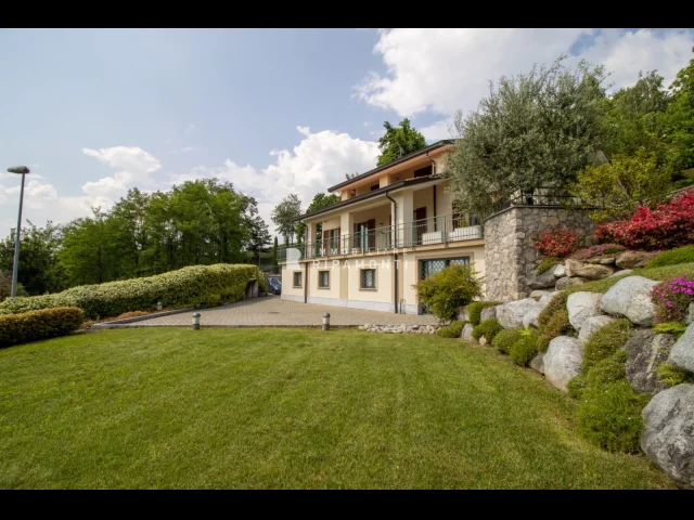 Appartamenti in Vendita - Villa a ello