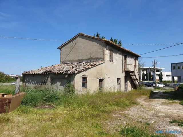 Appartamenti in Vendita - Rudere indipendente