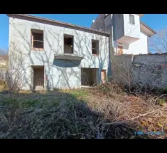 Appartamenti in Vendita - Grezzo con giardino
