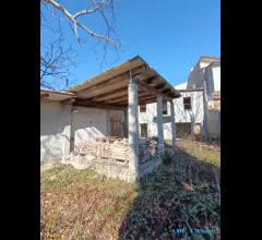 Appartamenti in Vendita - Grezzo con giardino