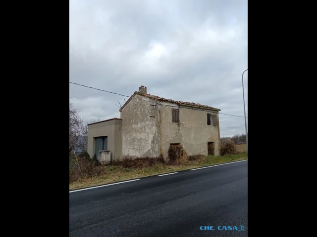 Casa indipendente con terreno da ristrutturare