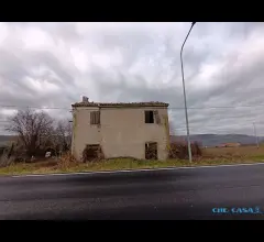 Appartamenti in Vendita - Casa indipendente con terreno da ristrutturare