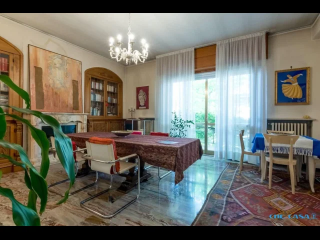 Appartamenti in Vendita - Villa posizione centralissima cattolica