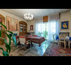 Appartamenti in Vendita - Villa posizione centralissima cattolica
