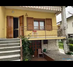 Appartamenti in Vendita - Riccione punta dell'est casa indipendente con giardino