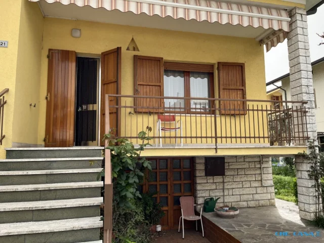 Appartamenti in Vendita - Riccione punta dell'est casa indipendente con giardino