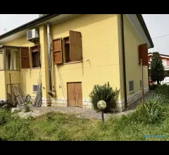 Appartamenti in Vendita - Riccione punta dell'est casa indipendente con giardino