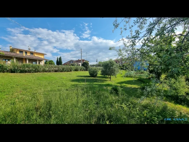 Appartamenti in Vendita - Terreno edificabile
