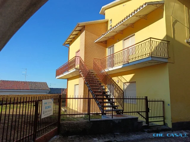 Appartamenti in Vendita - Casa bifamiliare con giardino