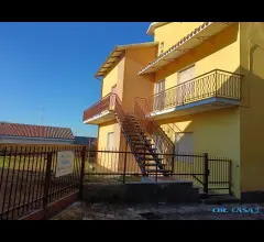 Appartamenti in Vendita - Casa bifamiliare con giardino