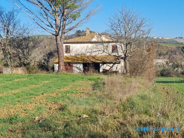 Appartamenti in Vendita - Rustico immerso nel verde in zona panoramica