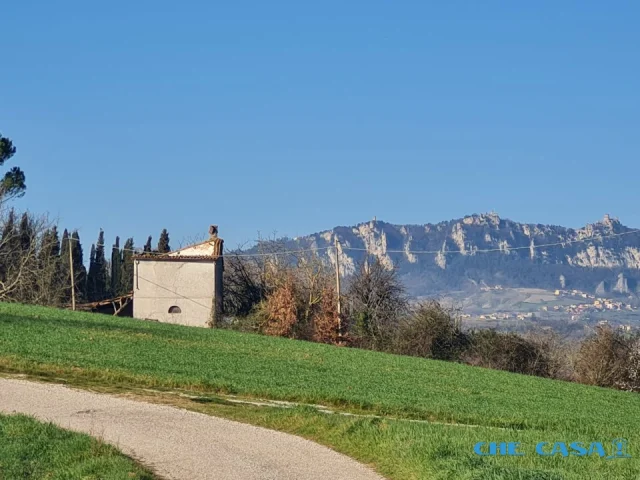 Appartamenti in Vendita - Rustico immerso nel verde in zona panoramica