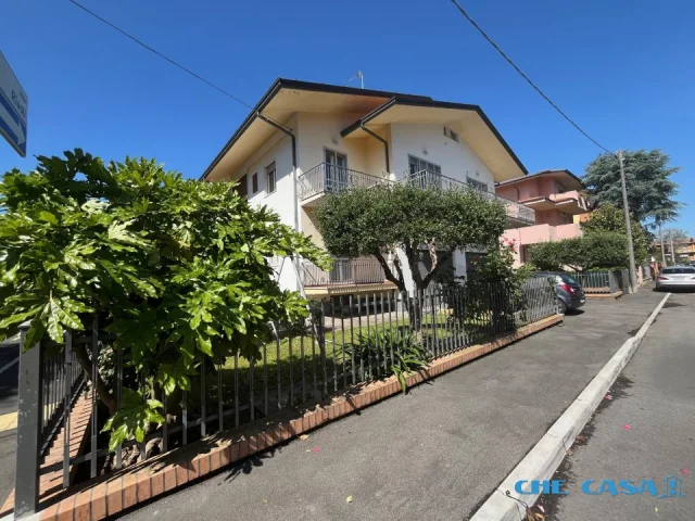 Appartamenti in Vendita - Riccione casa bifamigliare con giardino privato