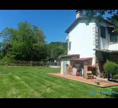 Appartamenti in Vendita - Casa indipendente con giardino