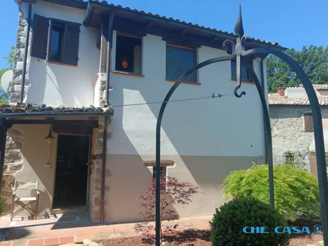 Appartamenti in Vendita - Casa indipendente con giardino