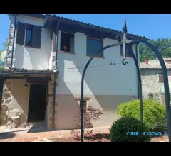 Appartamenti in Vendita - Casa indipendente con giardino