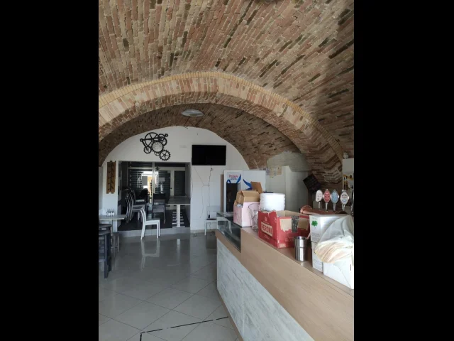 Appartamenti in Vendita - Vendita / locazione locale adibito a bar / ristorante