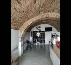 Appartamenti in Vendita - Vendita / locazione locale adibito a bar / ristorante