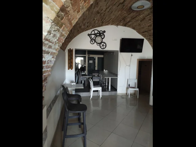 Appartamenti in Vendita - Vendita / locazione locale adibito a bar / ristorante