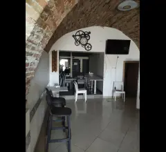 Appartamenti in Vendita - Vendita / locazione locale adibito a bar / ristorante