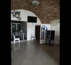 Appartamenti in Vendita - Vendita / locazione locale adibito a bar / ristorante