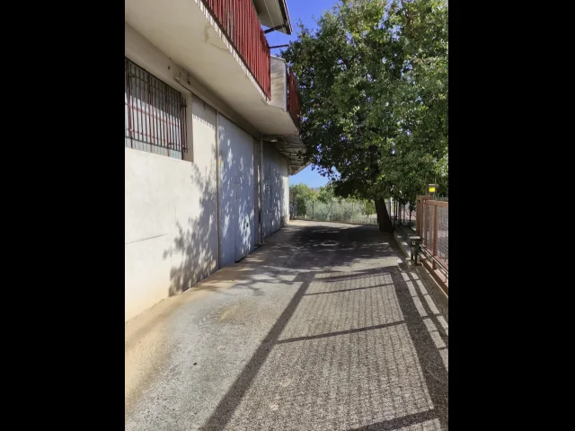 Appartamenti in Vendita - Opificio artigianale in villa oliveti di rosciano