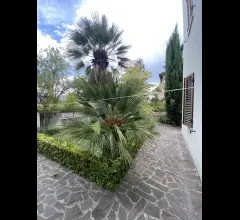 Appartamenti in Vendita - Villa indipendente con giardino e accessori