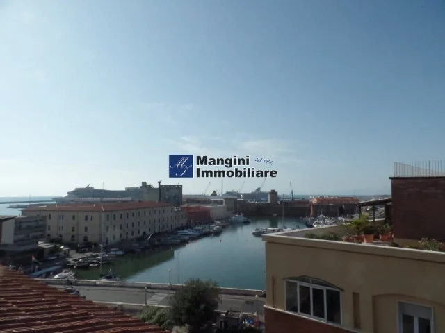 Appartamenti in Vendita - Zona porto con splendida vista mare