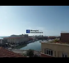 Appartamenti in Vendita - Zona porto con splendida vista mare
