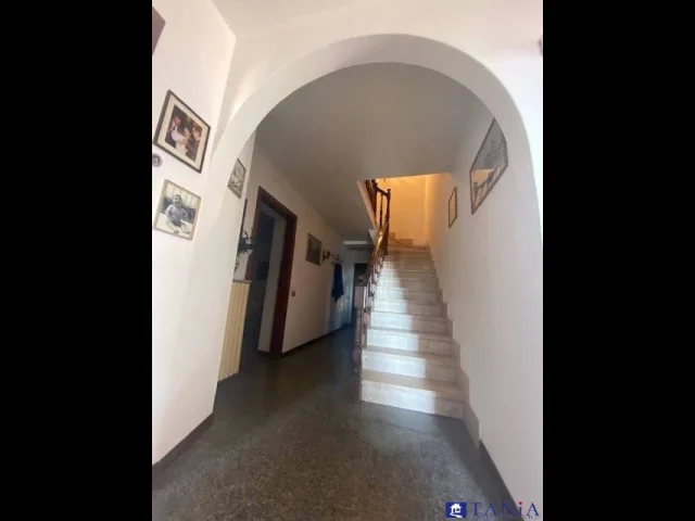 Appartamenti in Vendita - Casa indipendente casano rif aa4294