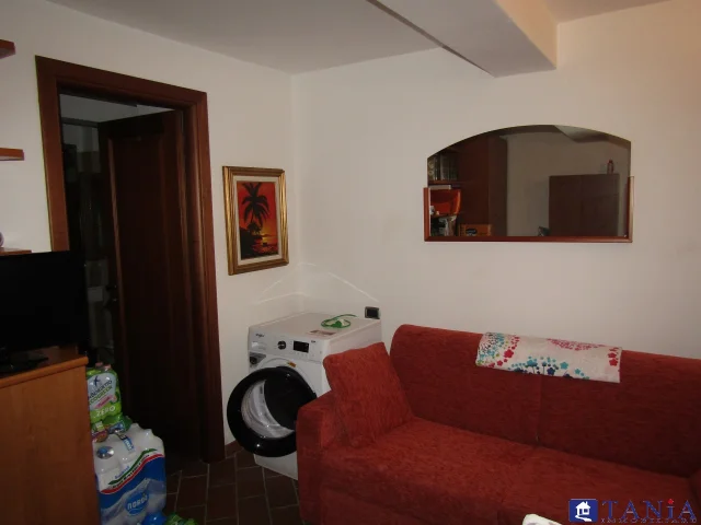 Appartamenti in Vendita - Casa indipendente in zona stabbio rif 4230