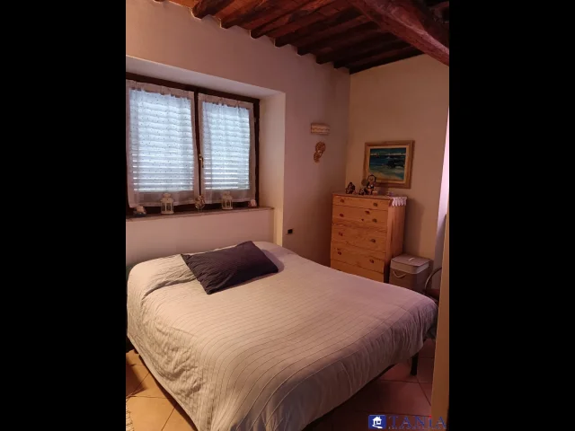Appartamenti in Vendita - Porzione di casa sant'antonio con aia rif 4305