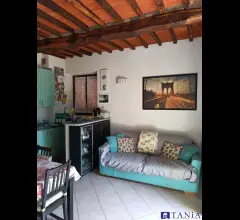 Appartamenti in Vendita - Porzione di casa sant'antonio con aia rif 4305