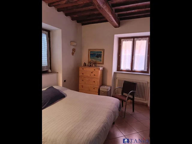 Appartamenti in Vendita - Porzione di casa sant'antonio con aia rif 4305