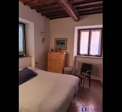 Appartamenti in Vendita - Porzione di casa sant'antonio con aia rif 4305