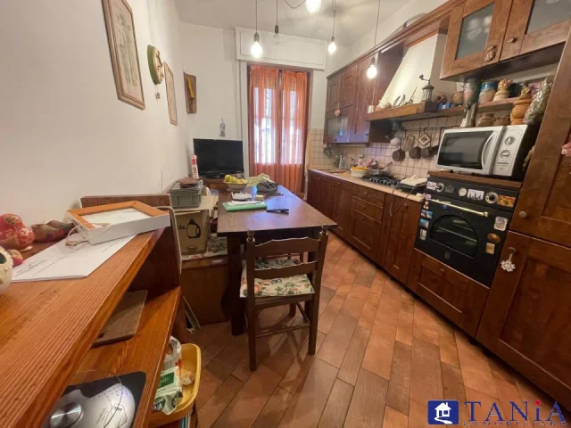 Avenza appartamento 2 camere, cantina e p. auto rif. 4489
