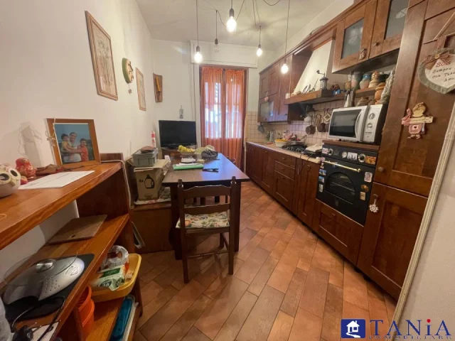 Appartamenti in Vendita - Avenza appartamento 2 camere, cantina e p. auto rif. 4489