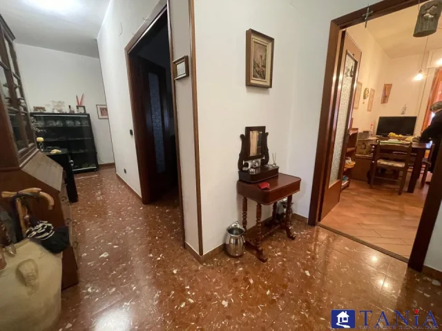 Appartamenti in Vendita - Avenza appartamento 2 camere, cantina e p. auto rif. 4489