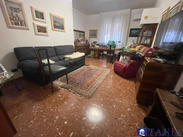 Appartamenti in Vendita - Avenza appartamento 2 camere, cantina e p. auto rif. 4489