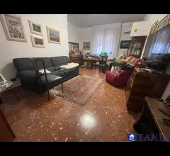 Appartamenti in Vendita - Avenza appartamento 2 camere, cantina e p. auto rif. 4489