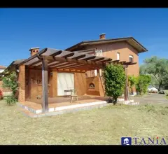 Appartamenti in Vendita - Villa indipendente luni scavi rif aa4466