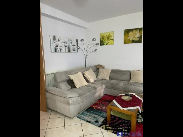 Appartamenti in Vendita - Porzione di casa con corte esterna carrara rif aa4280