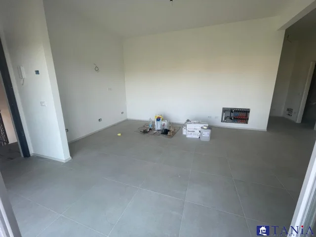 Appartamenti in Vendita - Luni appartamento con 3 camere rif. 4376
