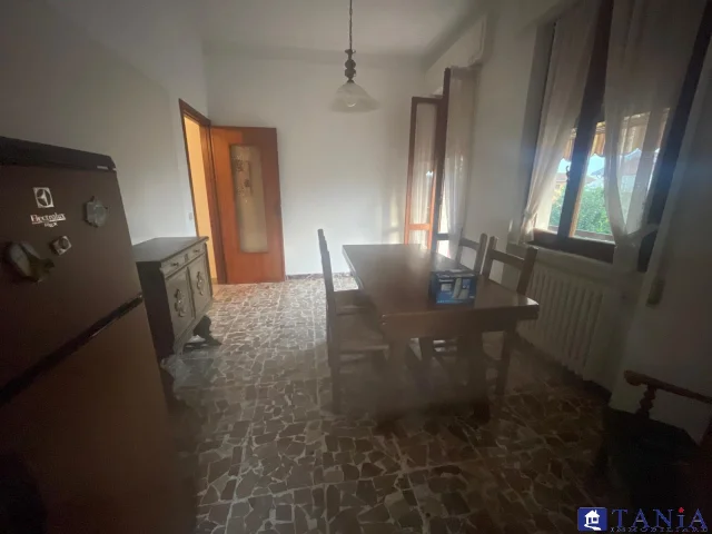 Appartamenti in Vendita - Casa indipendente avenza rif 4419