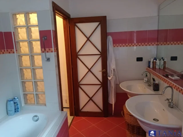 Appartamenti in Vendita - Trifamiliare monteverde rif 4329