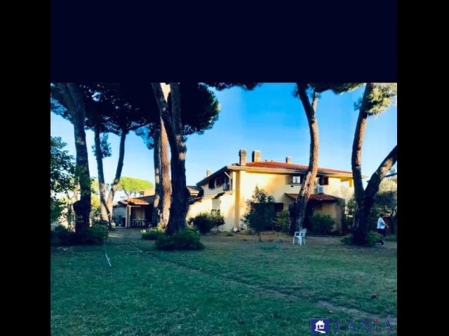 Appartamenti in Vendita - Villa indipendente marina di carrara rif aa4352