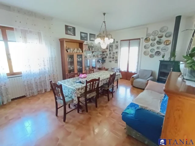 Appartamenti in Vendita - Semindipendente avenza rif aa4339